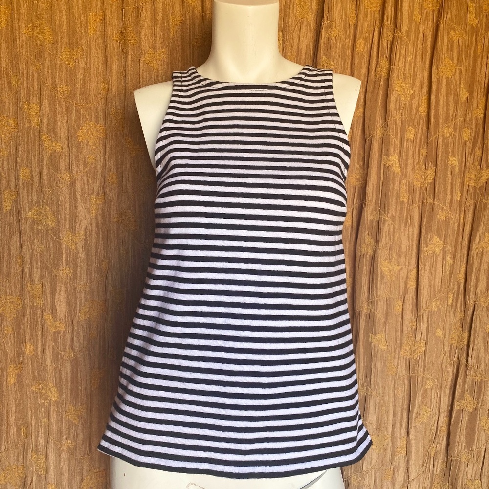 BANANA REPUBLIC TANK  SIZE 6